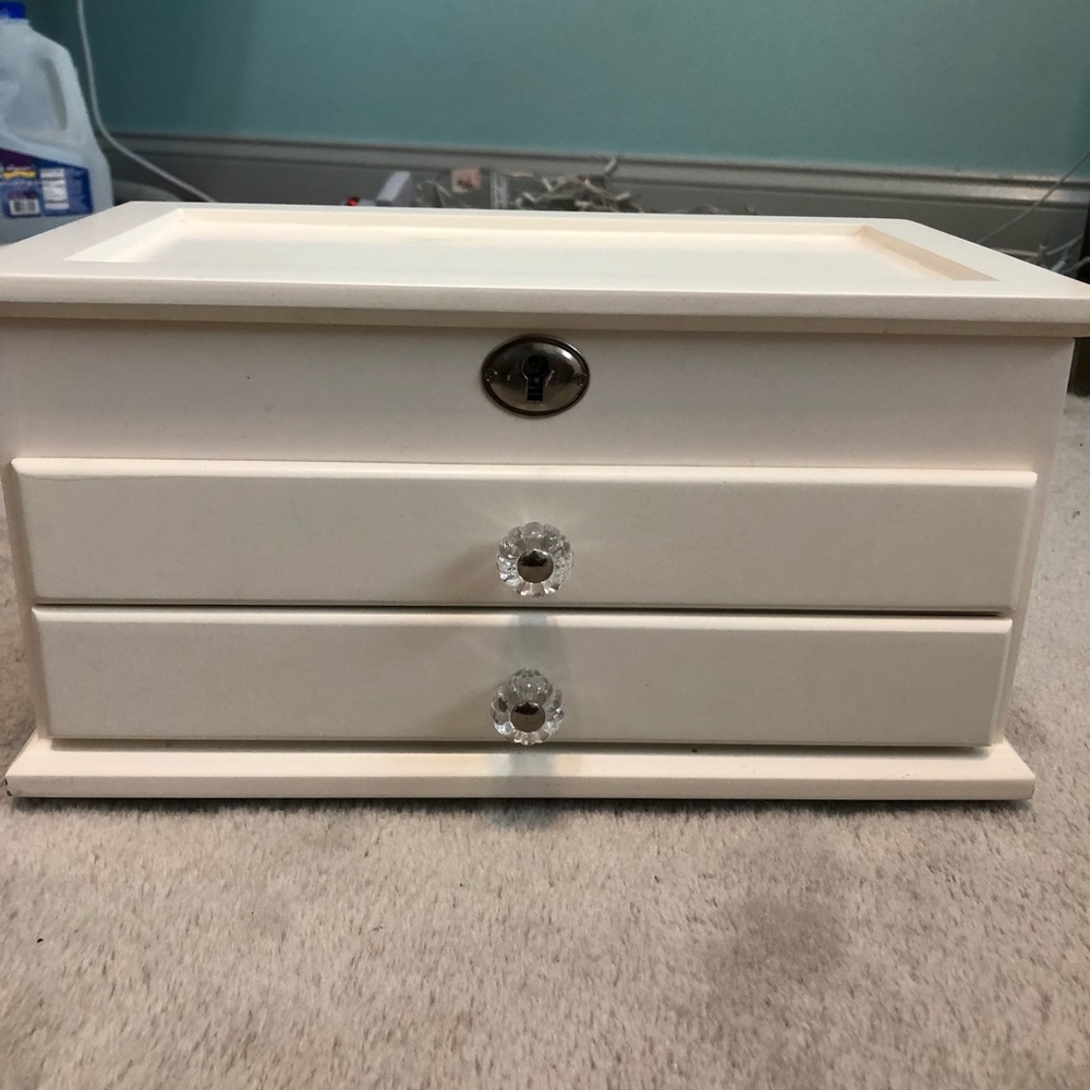 Jewelry box